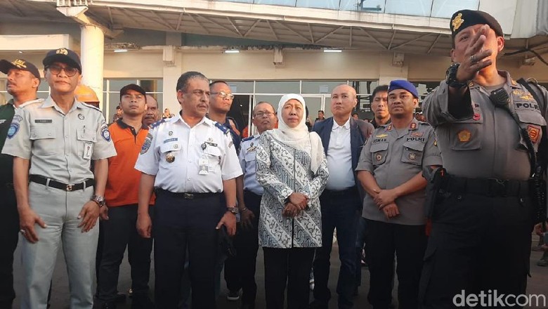 Duka Cita Gubernur Khofifah untuk Korban KM Santika Nusantara Duka Cita Gubernur Khofifah untuk Korban KM Santika Nusantara