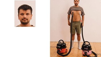 Sambil membersihkan ruangan dengan vacuum. Foto: Max Siedentopf via Sina Mobile