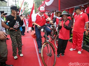 Ribuan Warga Banyuwangi Meriahkan Gerak Jalan Tradisional