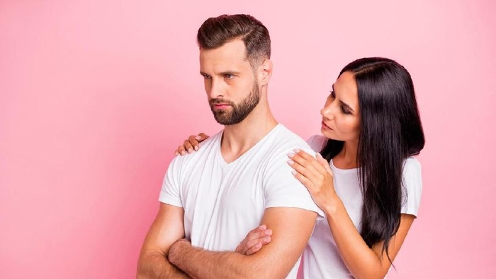 Portrait of his he her she two nice attractive lovely sullen spouses folded arms wife supporting, husband family difficulties grief isolated over pink pastel background