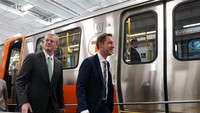 CRRC juga akan merancang dan memproduksi kereta baru untuk subway Boston Red Line. CRRC mengatakan pada Mei mendatang berencana merekrut sekitar 260 pekerja lokal baru hingga akhir 2021 seiring dengan pengembangan usahanya. Xinhua/Liu Jie.