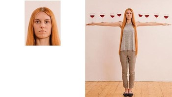 Sembari atraksi tangan angkat wine. Foto: Max Siedentopf via Sina Mobile