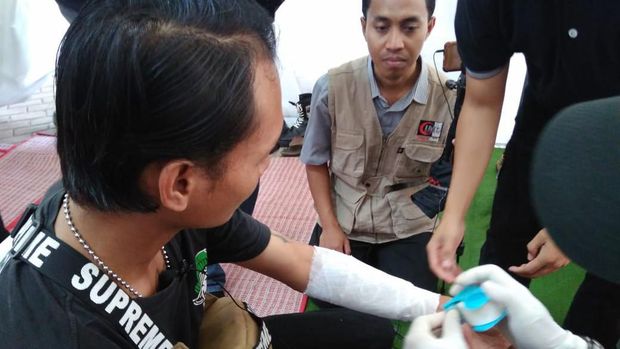 Dia sering ditolak bekerja karena bertato.
