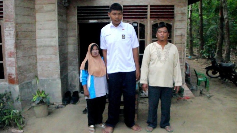 Armen Siswa SMA di Riau Tinggi 2,06 Meter Dilirik Pemda Jadi Olahragawan Armen Siswa SMA di Riau Tinggi 2,06 Meter Dilirik Pemda Jadi Olahragawan