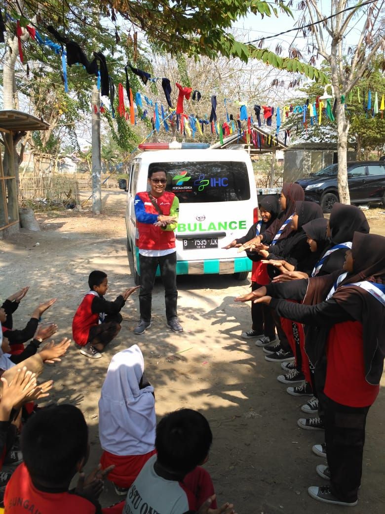 Tim Medis Pertamina Edukasi Hidup Sehat ke Anak-anak di Karawang Tim Medis Pertamina Edukasi Hidup Sehat ke Anak-anak di Karawang