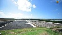 Pembangunan 2 cell baru dengan teknologi sanitary landfill akan memperpanjang masa layanan TPA Sarbagita Suwung hingga tahun 2024. Metoda sanitary landfill membutuhkan disiplin yang tinggi dari pengelolanya. Sementara untuk pembangunan PLTSa dilakukan melalui skema Kerjasama Pemerintah dan Badan Usaha (KPBU) dengan nilai investasi yang dibutuhkan mencapai USD 240 juta dengan potensi kapasitas listrik 15-20 MW. Pool/Kementerian PUPR.