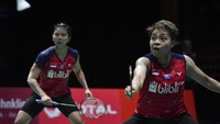 Dalam pertandingan di St. Jakobshalle, Jumat (23/8/2019), Greysia/Apriyani harus menjalani laga sengit dengan Chen/Jia. ANTARA FOTO/Hafidz Mubarak.