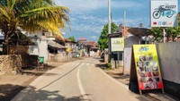 Peningkatan akses KSPN (Kawasan Strategis Pariwisata Nasional) Lombok pada tahun ini dianggarkan Rp 306 miliar yang mencakup pekerjaan Preservasi Ruas Jalan Bandara Internasional Lombok (BIL)-Kuta (Mandalika) sepanjang 60,3 km dan Jalan Cakranegara-Mantang; Mataram-Gerung-Kuripan; Ampenan-Pemenang sepanjang 110,69 km. Rehabilitasi dan Rekonstruksi Ruas Jalan Ampenan-Pemenang di Kota Mataram sepanjang 1,5 km dan Pelebaran Jalan Pemenang-Bayan-Sembalun I di Kabupaten Lombok Timur dan Lombok Utara sepanjang 136 km (MYC). Dukungan lain dengan Penggantian Jembatan Longken (100 meter), Jembatan Luk I (30 meter), dan Jembatan Sokong (120 meter). Pool/Kementerian PUPR.