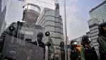 Tegang! Ribuan Demonstran Hong Kong Berhadapan dengan Polisi