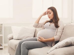 Sering Dikira Menstruasi, Kenali 9 Penyebab Perdarahan Saat Hamil