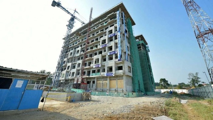 Pemerintah mulai membangun kampus Universitas Islam Internasional Indonesia (UIII) di Depok. Lokasi proyek UIII sempat dikunjungi Wakil Presiden Jusuf Kalla.