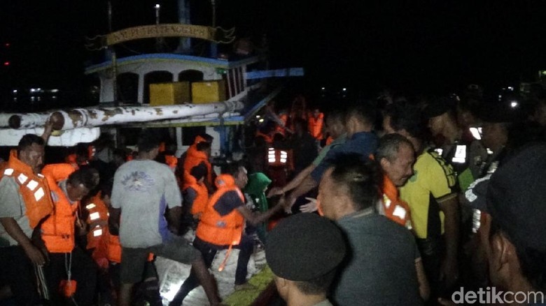5 Penumpang KM Santika Nusantara yang Selamat Kembali Ditemukan 5 Penumpang KM Santika Nusantara yang Selamat Kembali Ditemukan