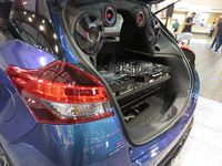 Yaris dengan alat DJ. 
