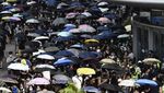 Tegang! Ribuan Demonstran Hong Kong Berhadapan dengan Polisi