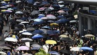Aksi demo besar-besaran ini awalnya digelar untuk menentang RUU yang akan memungkinkan ekstradisi ke China. Namun kemudian, aksi ini berubah menjadi tuntutan yang lebih luas untuk demokrasi dan akuntabilitas polisi di kota semi-otonom tersebut. (Foto: AFP)