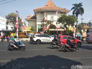Water Canon dan K9 Diterjunkan Jelang Pelantikan Anggota DPRD Surabaya