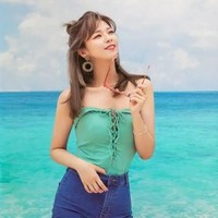 Sejumlah netizen Korea menilai Jeongyeon TWICE memiliki imej seorang aktris. Dia memenuhi standar kecantikan Korea dengan bentuk wajah oval, batang hidung yang tinggi, dan mata yang besar. Foto: dok. JYP Entertainment