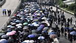 Tegang! Ribuan Demonstran Hong Kong Berhadapan dengan Polisi
