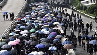 Belum ada keterangan resmi mengenai jumlah demonstran yang turun ke jalan hari ini. Namun media-media menyebut jumlahnya ribuan demonstran (Foto: AFP)