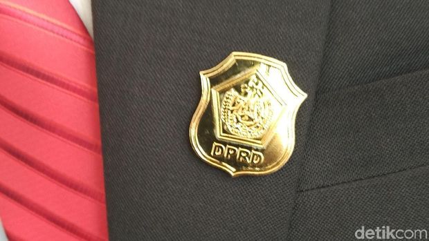 Pin anggota DPRD Lamongan/