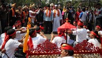 Gubernur DKI Jakarta Anies Baswedan tiba di lokasi acara untuk membuka Festival Kuliner Etnik Nusantara di kawasan Monas, Jakarta Pusat, Sabtu (24/8).