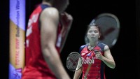 Kemenangan itu membuat Greysia/Apriyani menjadi wakil Indonesia pertama yang menjejak babak semifinal. Mereka dipastikan menghadapi ganda Jepang di babak empat besar, pemenang antara unggulan pertama Mayu Matsutomo/Wakana Nagahara dan Shiho Tanaka/Koharu Yonemoto. ANTARA FOTO/Hafidz Mubarak.