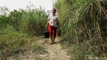 Cibarusah Kekeringan, Warga Ciduk Air Sungai