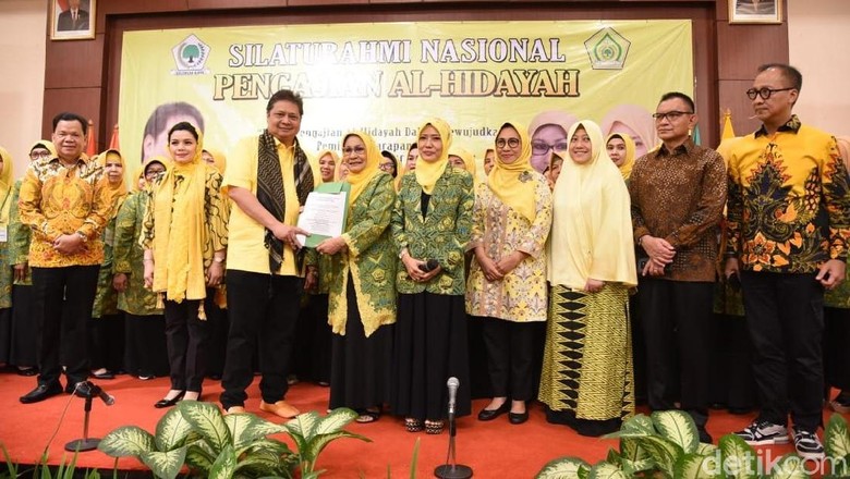 Ormas Al Hidayah Dukung Airlangga Maju Jadi Ketum Golkar Lagi Ormas Al Hidayah Dukung Airlangga Maju Jadi Ketum Golkar Lagi