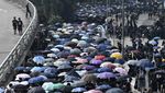 Tegang! Ribuan Demonstran Hong Kong Berhadapan dengan Polisi