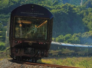 Cara Beda Menikmati Jepang, Naik Kereta Mewah
