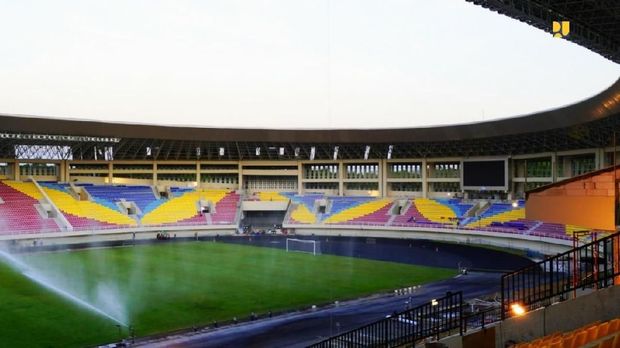 Malam Ini, Jokowi Resmikan Stadion Manahan