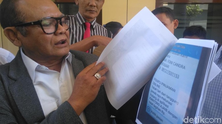 Puluhan Warga Laporkan Teror dan Ancaman Pinjaman Online ke Polda Jatim Puluhan Warga Laporkan Teror dan Ancaman Pinjaman Online ke Polda Jatim