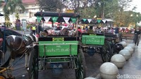 GrabAndong bisa kamu temui di Jalan Malioboro. Buat kamu yang mau jalan-jalan ke Yogya, jangan lupa keliling-keliling Malioboro naik GrabAndong ya. (Tasya/detikcom)