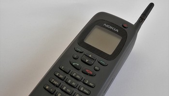 Nokia 9000 Communicator punya dimensi 174 mm x 65 mm x 36 mm dengan berat 397 gram. (Foto: nokiacollection.com)