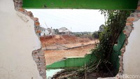 Selain itu, secara struktur, jalan tol ini memiliki 13 struktur jembatan, 19 struktur overpass, 23 struktur underpass, 1 struktur pileslab, dan 3 struktur elevated.