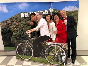 Saat Foto Jokowi Ngontel Jadi Rebutan di Wellington