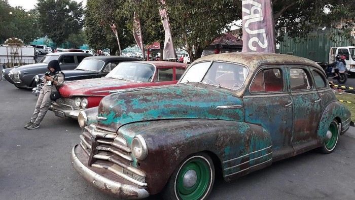 Motor dan mobil antik padati Yogyakarta