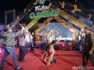 Festival Ojhung Puncaki Perayaan HUT RI dan Hari Jadi Situbondo