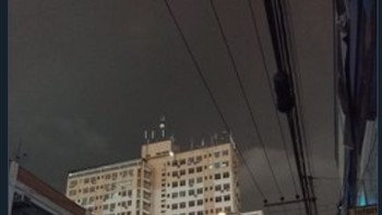 Netizen ini menyamakan Sao Paulo di sore hari sudah jadi seperti dini hari. Ia juga menegaskan jauhnya jarak kota itu dengan hutan Amazon. (Foto: Internet/Twitter)