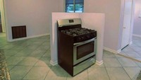 Ada ruang khusus untuk oven di dapur ini. Tapi kenapa terasa janggal ya? Istimewa/Boredpanda.