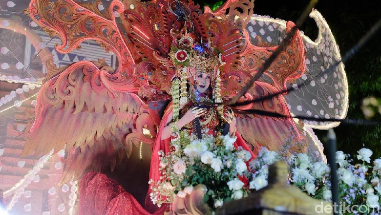 Gelaran Kediri Nite Carnival Makin Memukau Warga Gelaran Kediri Nite Carnival Makin Memukau Warga