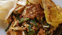 Lotek bu Bagyo, Sagan Yogyakarta juga tak kalah sedap. Bumbunya mlekoh ditambah telur dadar, makin enak! Foto : Instagram @nyamyhh
