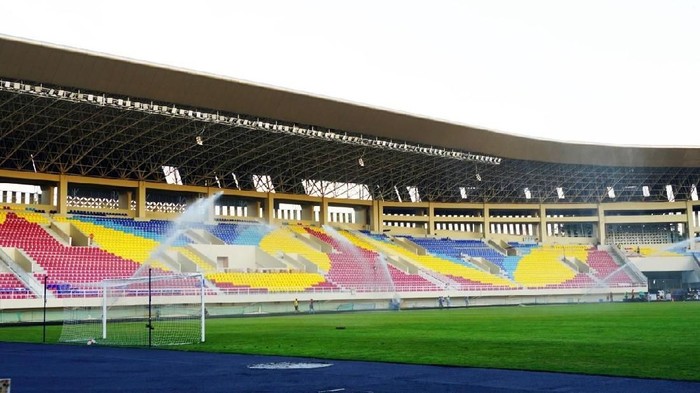 Kementerian Pekerjaan Umum dan Perumahan Rakyat (PUPR) tengah menyelesaikan pembangunan Stadion Manahan di Kota Solo, Jawa Tengah. Pembangunan stadion ini dimulai bulan Agustus 2018 lalu.