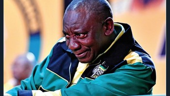 Apa iya begini ekspresi Pogba saat melihat Rashford gagal penalti? (Foto: Internet/Twitter)