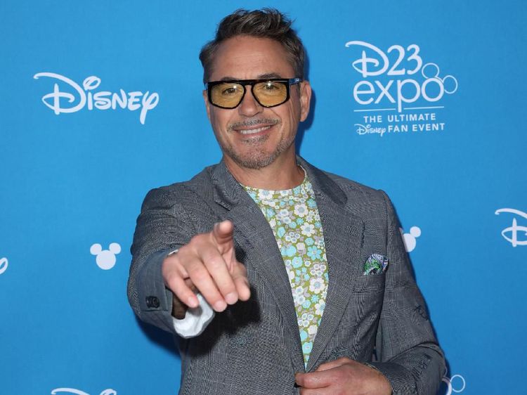 Robert Downey Jr Sang Legenda Disney