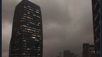 Sore hari di Sao Paulo kini sudah bagaikan malam. (Foto: Internet/Twitter)  