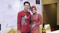Sebelumnya netizen sempat mengira Cut Meyriska yang hamil duluan karena sebuah foto Roger mengelus perut istrinya itu. Pool/Ismail/detikFoto.