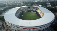 Stadion ini juga memiliki atap yang mengelilingi bangunan atas, yang membuat penonton aman dari hujan maupun cuaca panas. Untuk pencahayaan akan menggunakan kualitas penerangan hingga 1.500 lux.