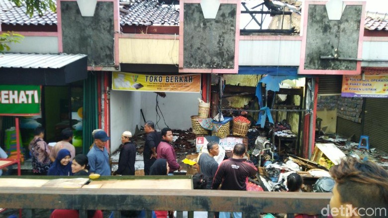 Pasar Kapling Semarang Dilahap Si Jago Merah, 6 Kios Ludes Terbakar Pasar Kapling Semarang Dilahap Si Jago Merah, 6 Kios Ludes Terbakar
