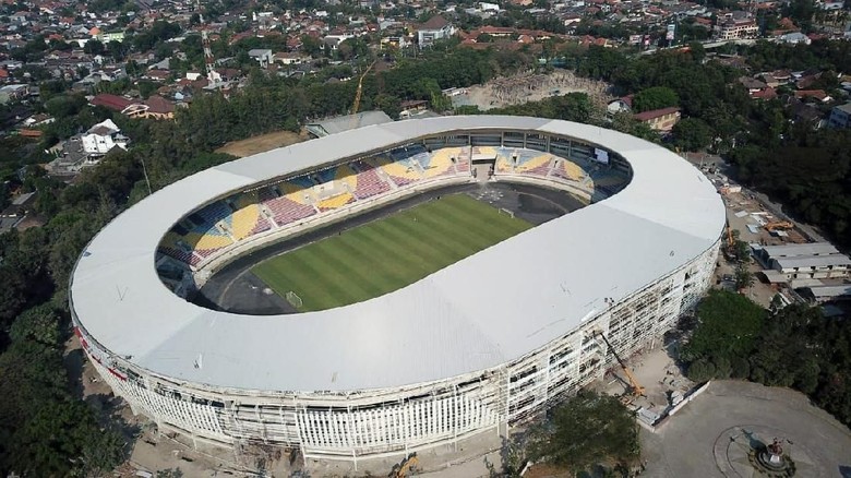 Kementerian Pekerjaan Umum dan Perumahan Rakyat (PUPR) tengah menyelesaikan pembangunan Stadion Manahan di Kota Solo, Jawa Tengah. Pembangunan stadion ini dimulai bulan Agustus 2018 lalu.